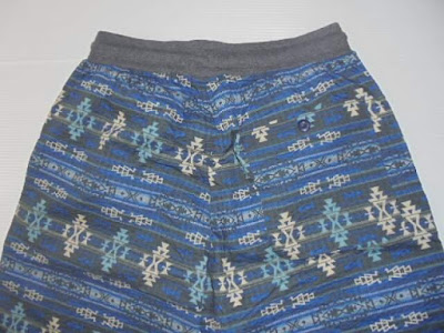 右ヒップ ボタン留めパッチポケット 右ヒップ ボタン留めパッチポケット