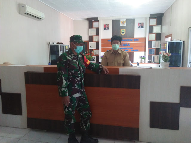 Babinsa Karangpelem : Cegah Corona, Cuci Tangan Dengan Air Mengalir Babinsa Karangpelem : Cegah Corona, Cuci Tangan Dengan Air Mengalir