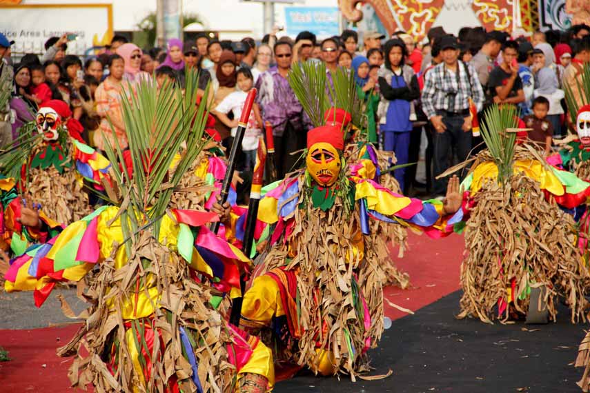Tupping Kesenian Tradisional Dari Kalianda Lampung  