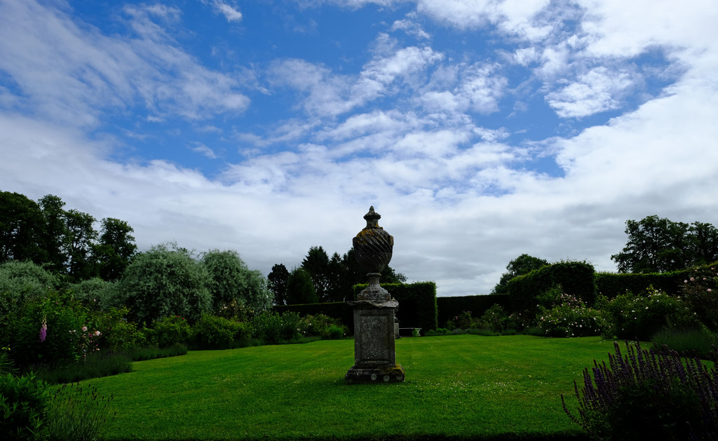 thequacksoflife: Pre-Raphaelite glass and Castle Howard