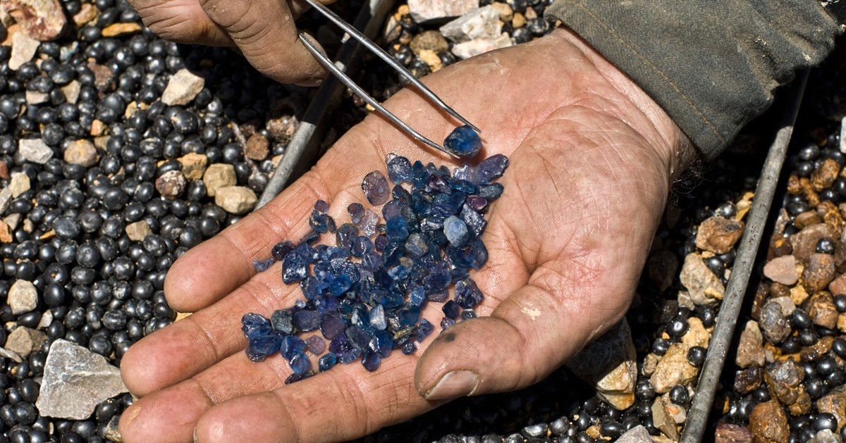 Batu Safir Batu Safir (Sapphire)