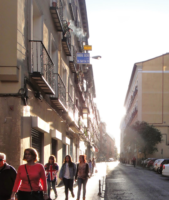 HAN GANADO LOS MALOS: La calle de la Magdalena y el imperio de los sentidos