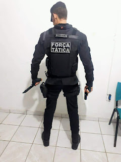 Seguranças trabalham em eventos usando símbolos da Polícia Militar Seguranças trabalham em eventos usando símbolos da Polícia Militar