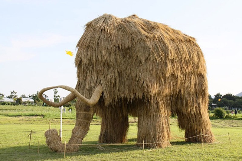 Wara Straw Art Sculptures mammoth