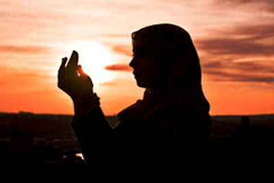 Puisi Rindu Islami | Mengecup Rindu Dengan Sujud