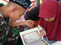 Kisah Sertu Haris Menjaga Tapal Batas sambil Mengajar Ngaji