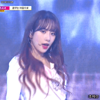 180307 쇼챔피언 컴백무대 설아.gif