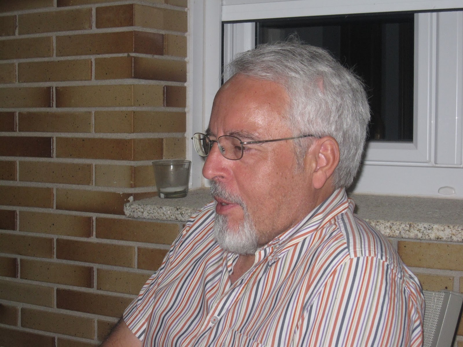 Versos e Aloumiños ALFREDO GÓMEZ CERDÁ ESCRIBE UN TEXTO SOBRE A FIGURA