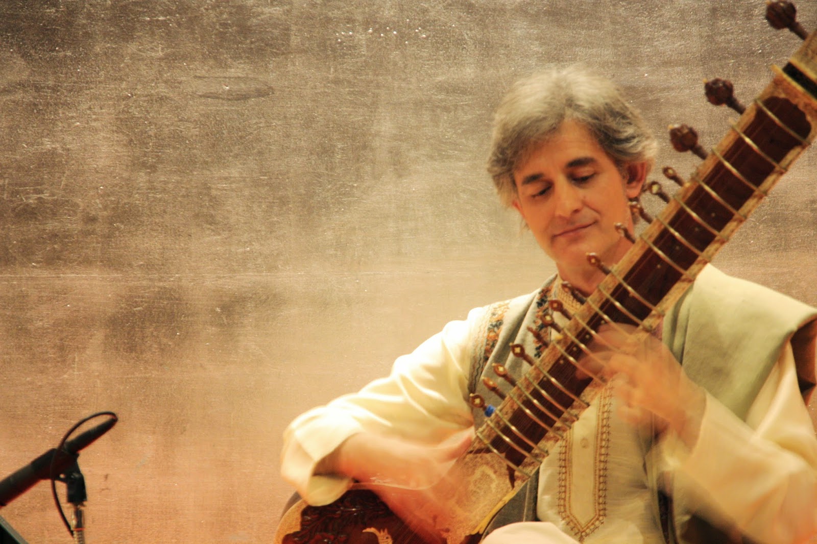 Los Viernes de la Tradición RAFAEL HOLGUERAS (sitar) LOZANO