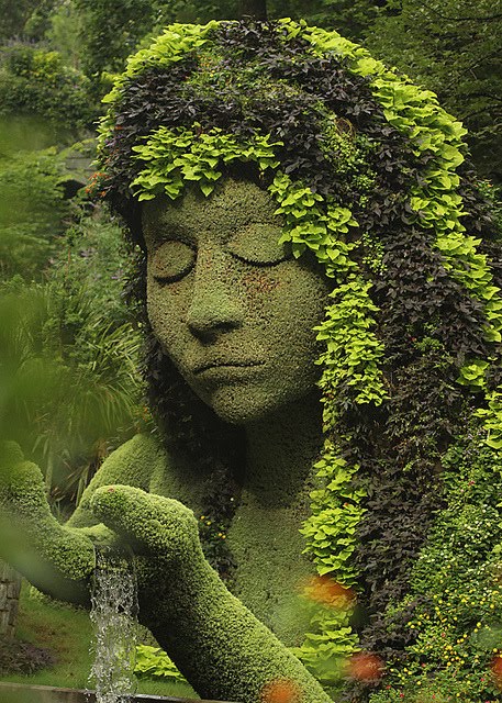 Ribbon Spooler: The Earth Goddess at Atlanta Botanical Garden / USA