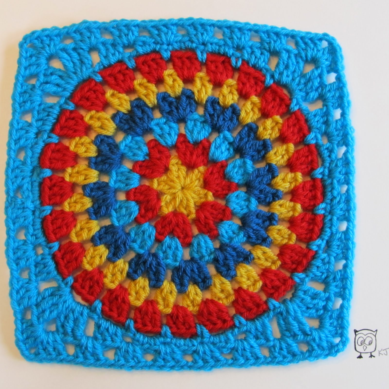 16 Circular Crochet Pillow Patterns to Make Over Your Space - This Pixie  Creates