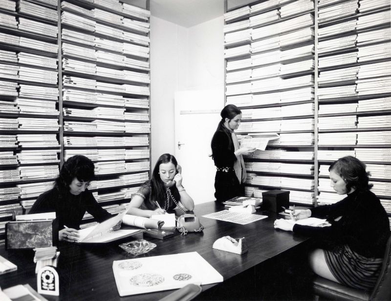 Vintage photos show the workplace and offices of the past  1970s 1980s - 92
