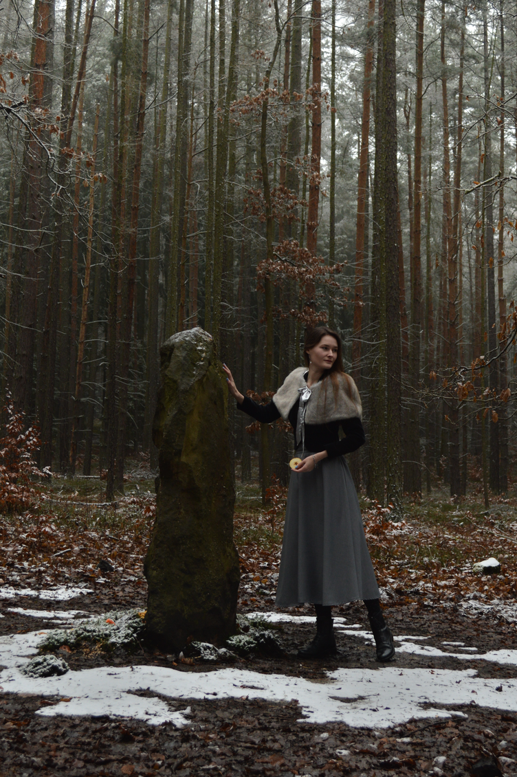 winterfell greys, winterfell outfit, menhir in forest, yule photoshoot, georgiana quaint, handmade winter skirt, skirt with pockets