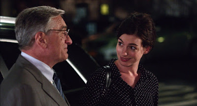 Image of Robert De Niro and Anne Hathaway in The Intern