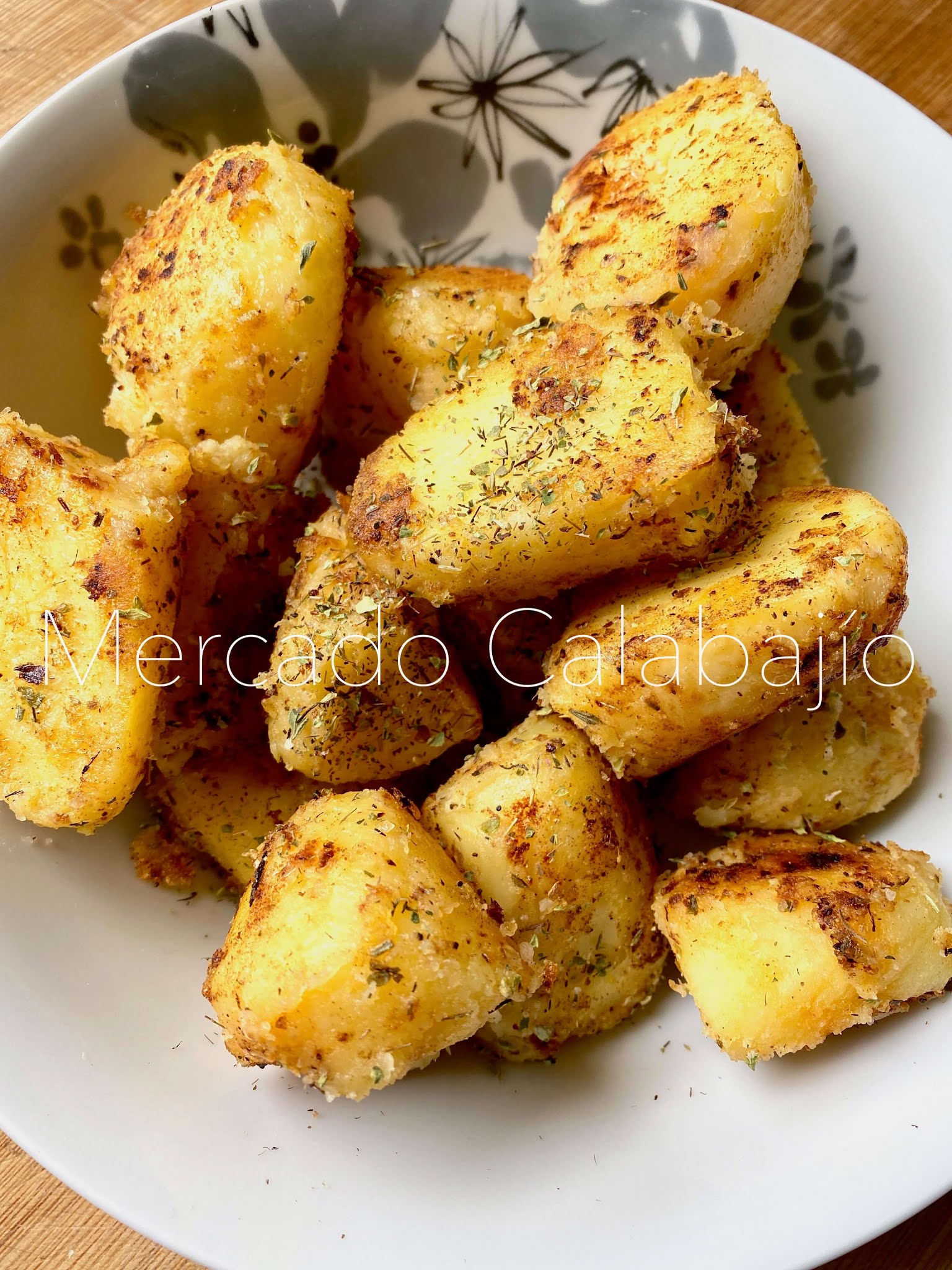 Patatas cocidas con especias, una guarnición ligera y exquisita | Mercado  Calabajío