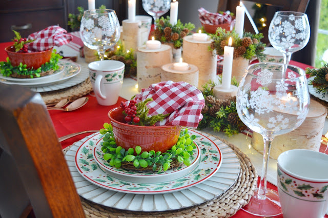 Dining Delight: Cozy Country Christmas Tablescape