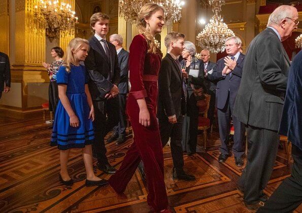 CASA REAL BELGA - Página 91 Queen-mathilde-in-dries-van%2B-noten-floral-gown-8