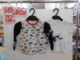 １００円子供服90㎝のサメとカーズのＴシャツ