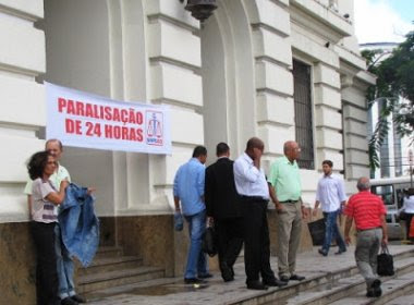Servidores do Judiciário da Bahia fazem paralisação de 24 horas Servidores do Judiciário da Bahia fazem paralisação de 24 horas