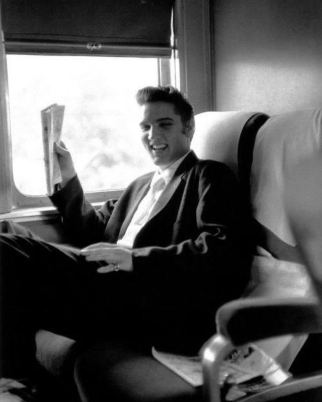 30 Candid and Intimate Photographs of Elvis Presley on the 27Hour
