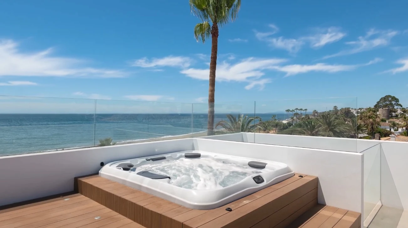 Home Interior Design Tour vs. Luxury frontline beach villa between Marbella and Estepona