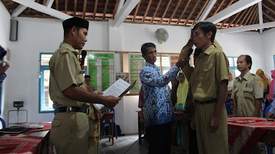 Kades Megulunglor Lantik Perangkat Baru sebagai Kasi Pemerintahan