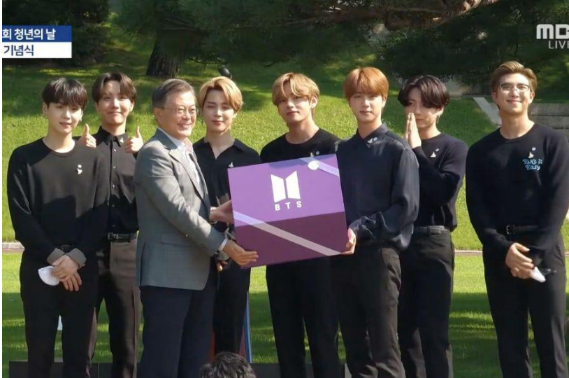 BTS Reunites With President Moon - Heart Koreanz