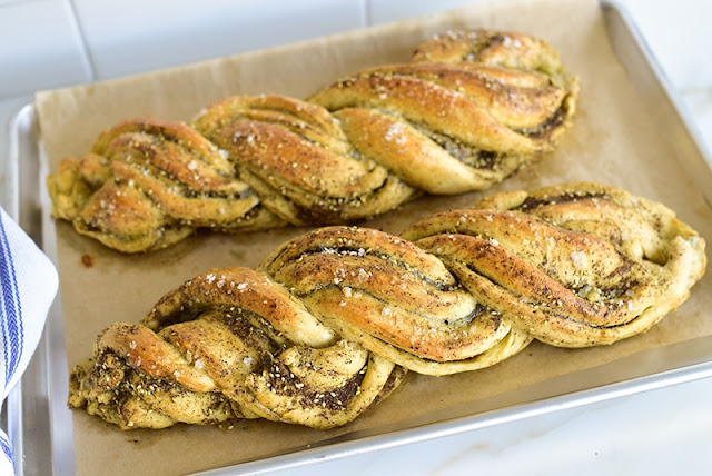 ZA'ATAR SWIRL BREAD ZA'ATAR SWIRL BREAD