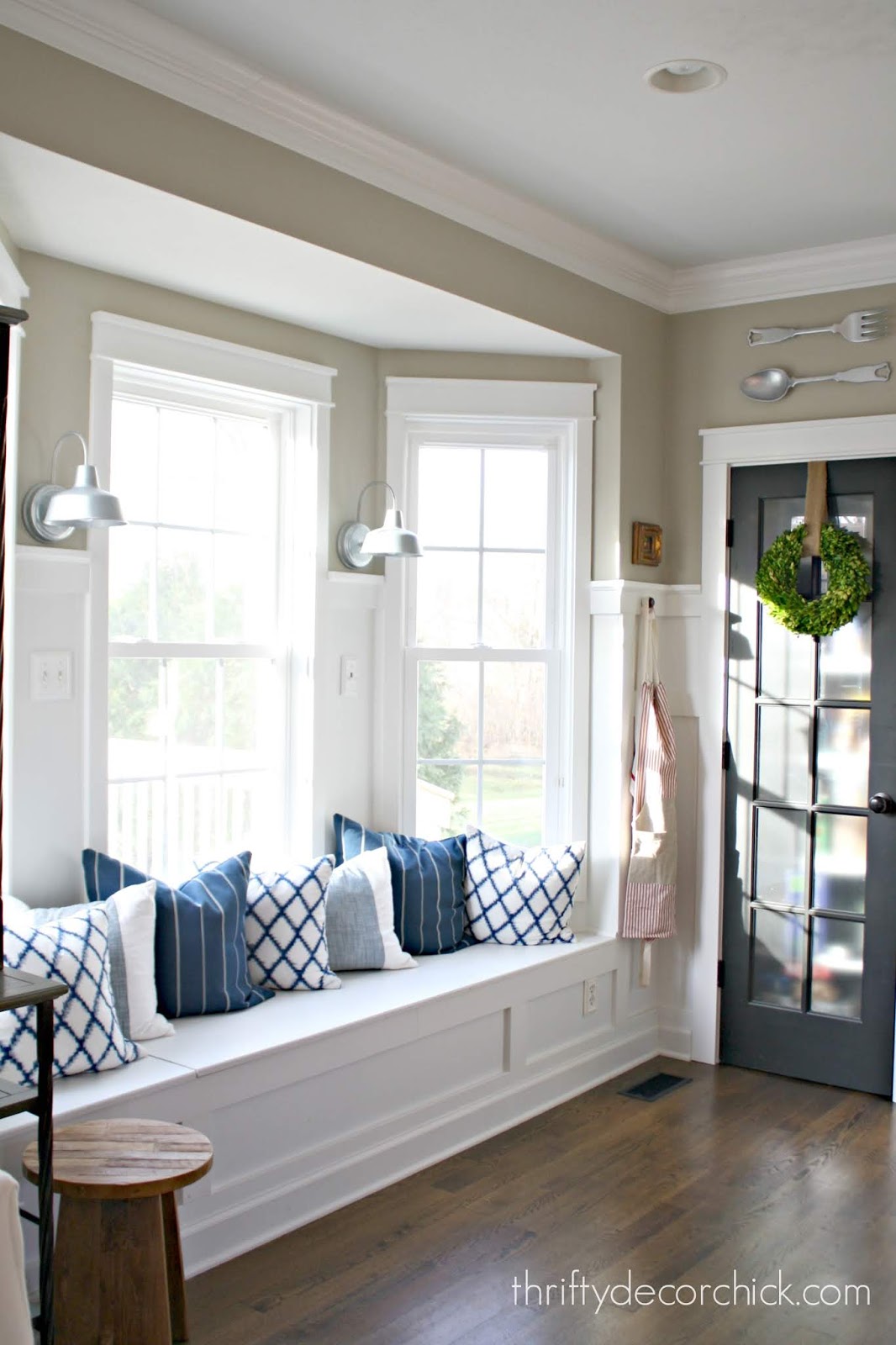 Bay window seat with pillows 