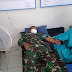 Ditengah Pandemi Babinsa Yakinkan Warga Donor Darah