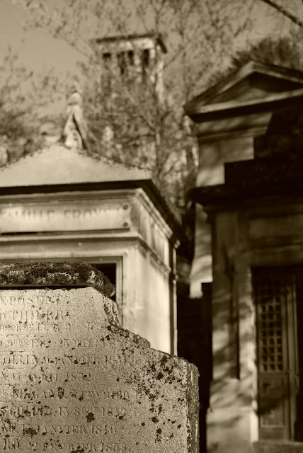 Τα Τέσσερα Στοιχεία (ή...Στοιχειά) του Νεκροταφείου Père Lachaise  