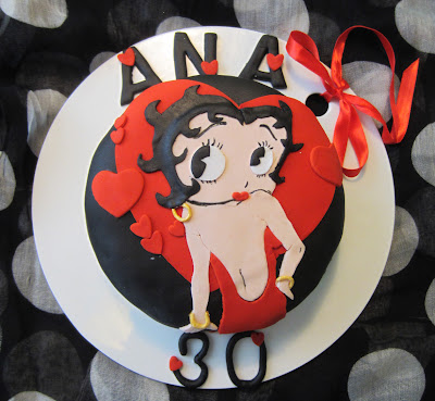 Tarta Fondant Betty Boo para cumleaños en Zaragoza, con bizcocho Sacher