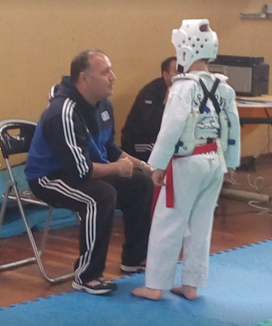 O κύριος Στράτος Λαγουδάκης  μας αναφέρει τους 10 λόγους για να αγαπήσει και να μάθει κάποιος  Τάε Κβον Ντο.