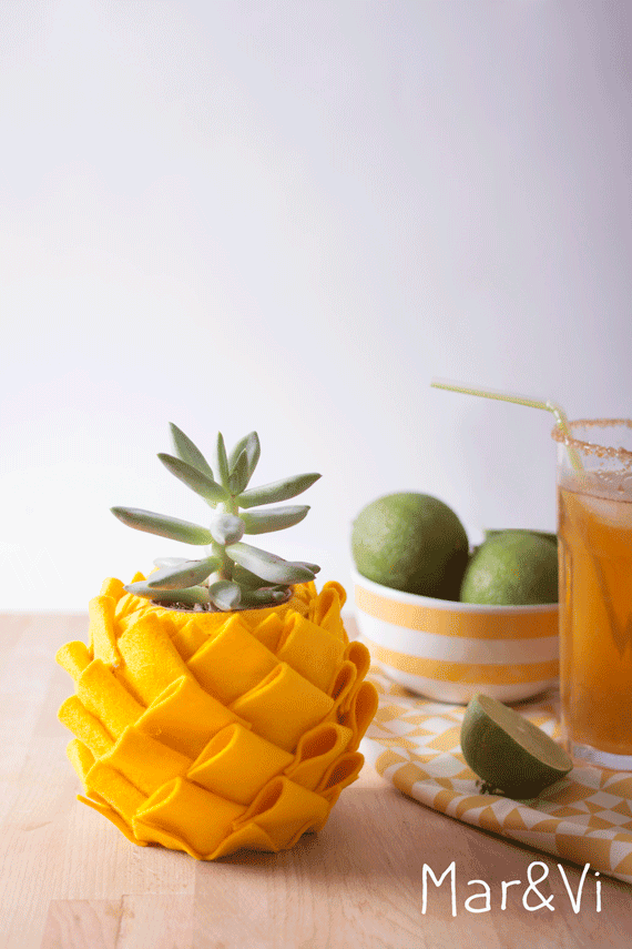 como hacer un macetero de fieltro en forma de piña
