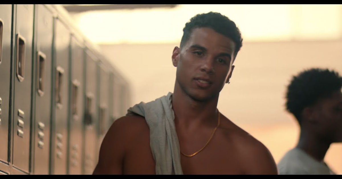 Films Et Séries Tv Avec Mason Gooding ausCAPS: Mason Gooding shirtless in Love, Victor 1-01 "Welcome to