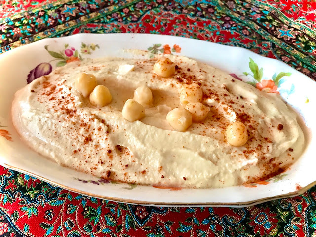 Delicious light hummus - high in taste, low in fat and calories