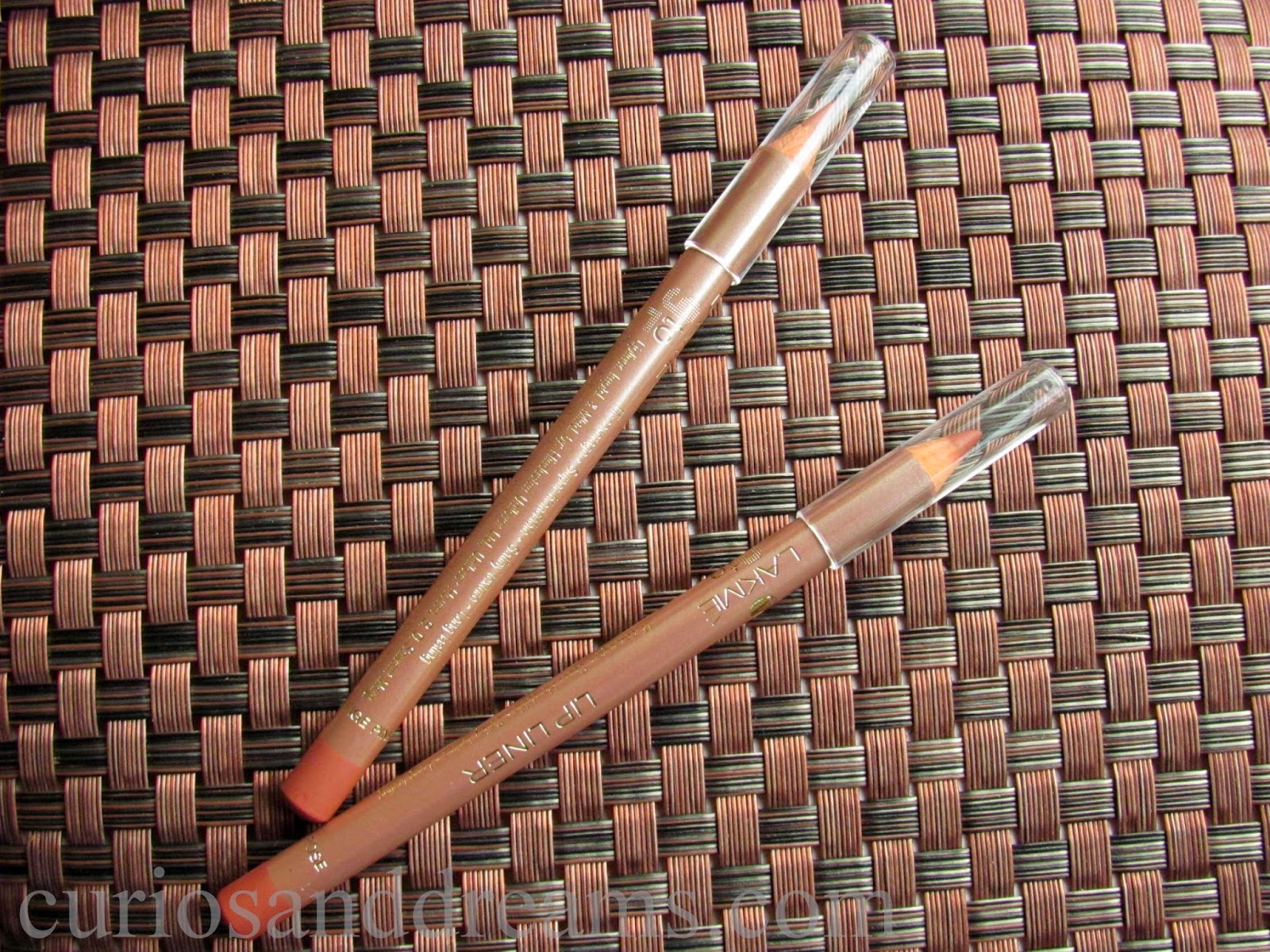 Lakme 9 to 5 Lip Liner, Beige Pink Review Curios and Dreams