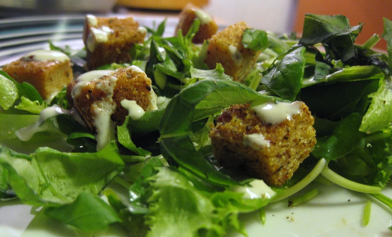 Rouva Pippuri Helppo caesarkastike ja krutongit