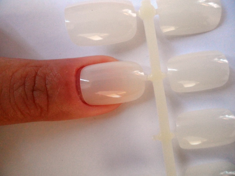 Os Esmaltes da Thatynha: Tutorial, colocando unhas postiças!