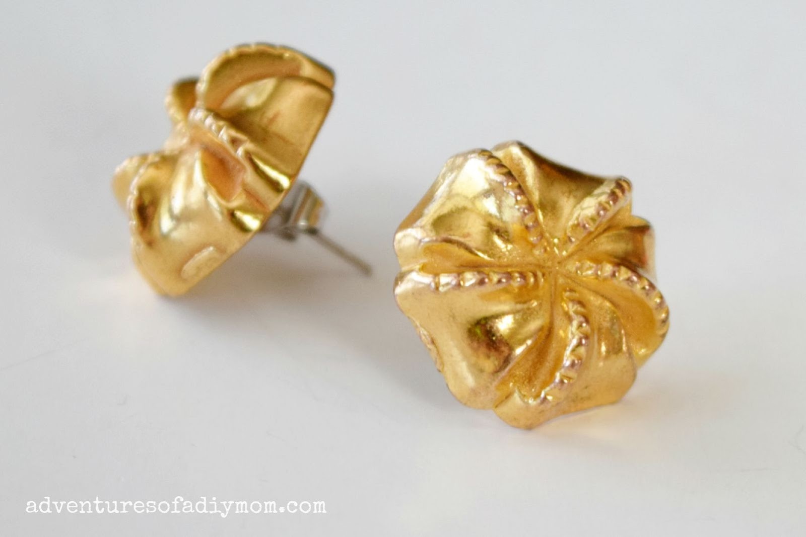 Discover 140+ gold button earrings best