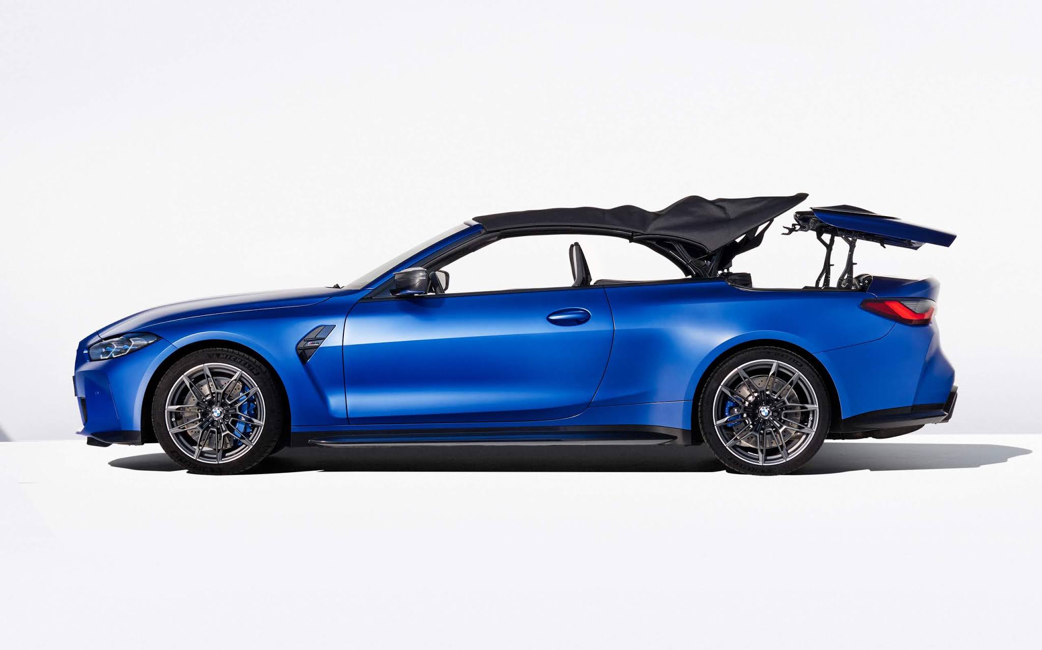 BMW M4 xDrive Conversível 2022 fotos e especificações oficiais