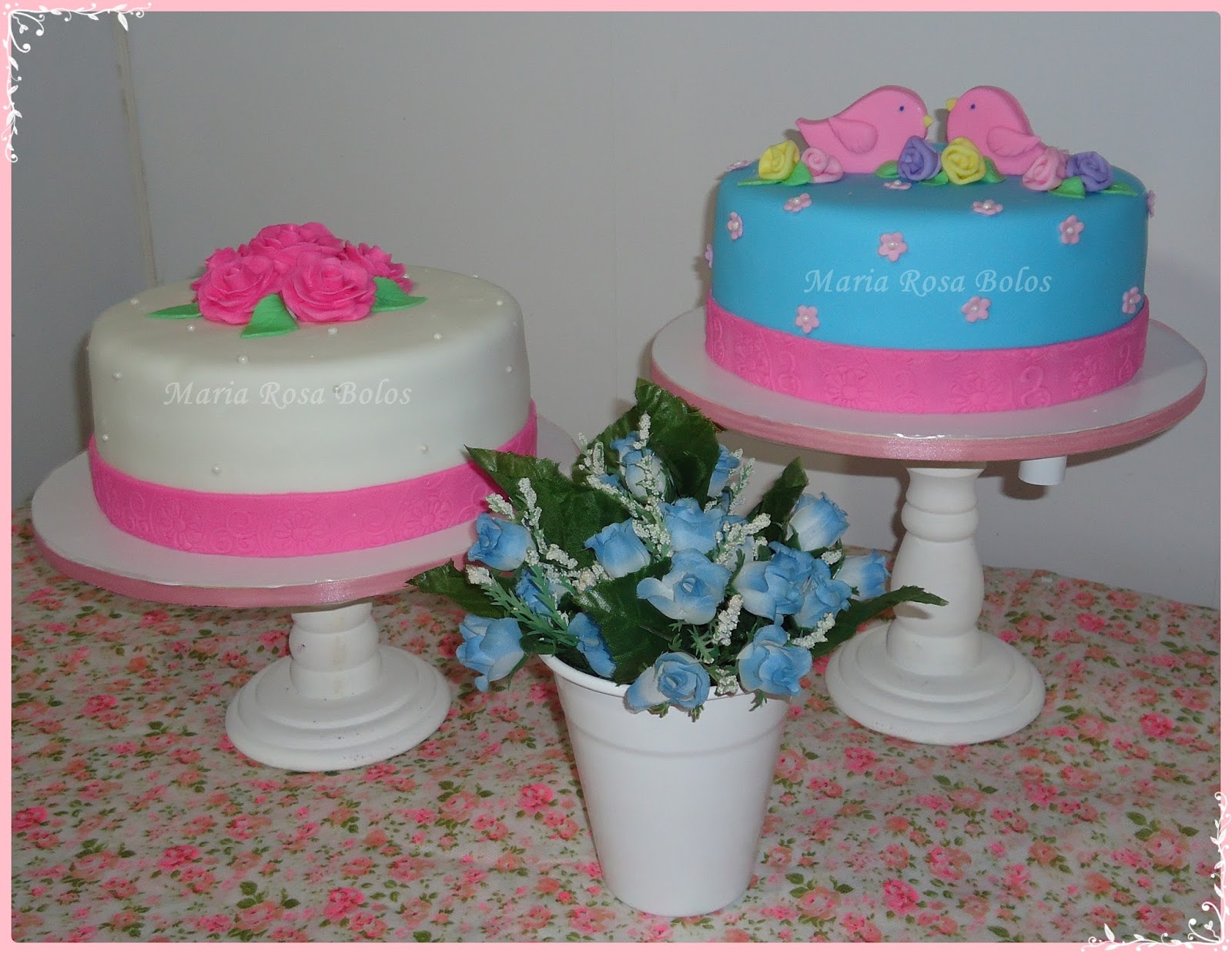 Maria Rosa Bolos: Bolo passarinhos azul e rosa
