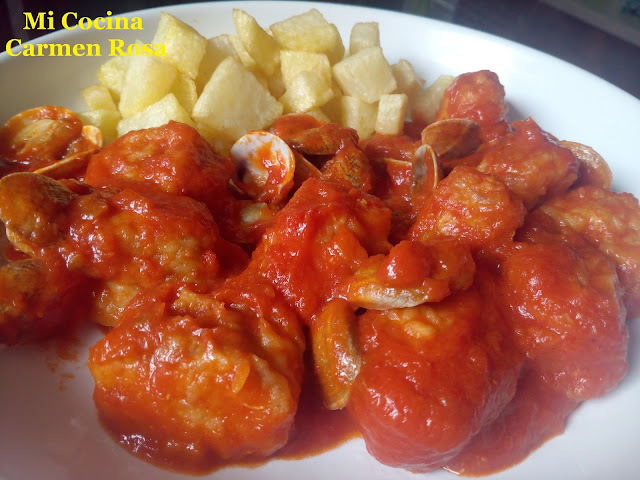 PINTARROJA Y ALMEJAS CON TOMATE FRITO