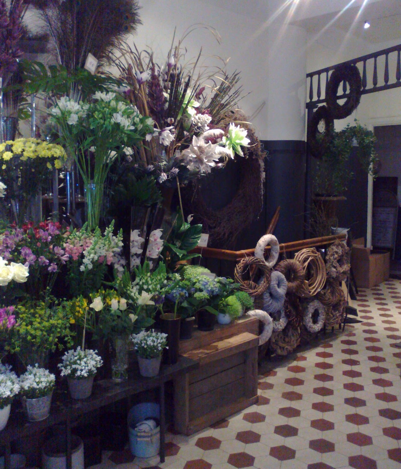 Sisustuspilkkuja Kukkakauppa Ölander Korkeavuorenkadulla