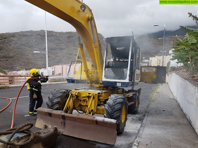 Ayer domingo se incendió una excavadora en Santa Cruz de La Palma