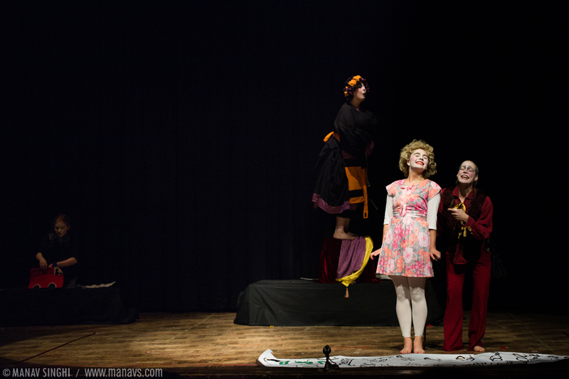 Last Presentation of the  “2nd Guru Surendra Nath Jena International Festival” was a famous French play “The Imaginary Invalid” presented by German Theatre directed by Frank Radueg. Performers – Christina Hohmuth, Lidia Belanczyk, viktoria Boguszewicz, Laura Stein and Lena Chromik.