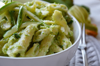 penne alla crema di zucchine e crescenza