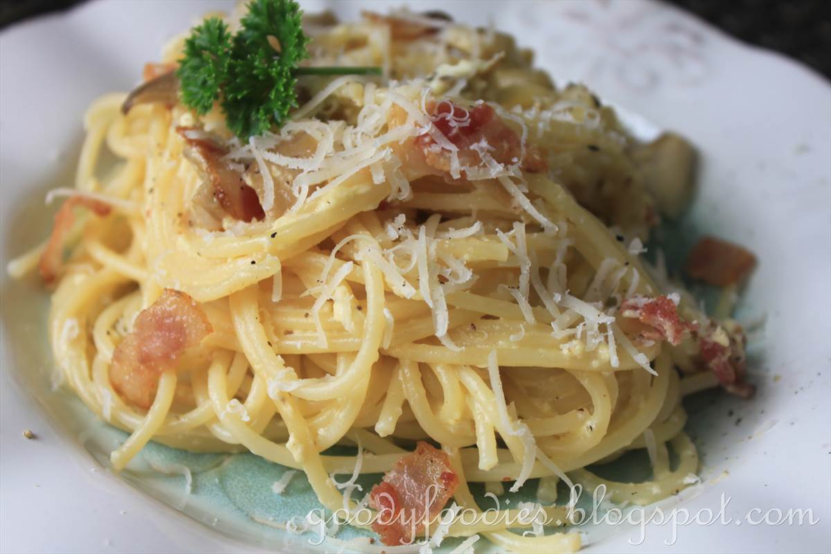 GoodyFoodies: Recipe: Spaghetti alla Carbonara with Mushrooms and Bacon