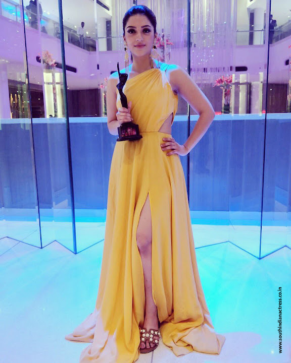 Mehreen Pirzada at Zee Apsara Awards 2018