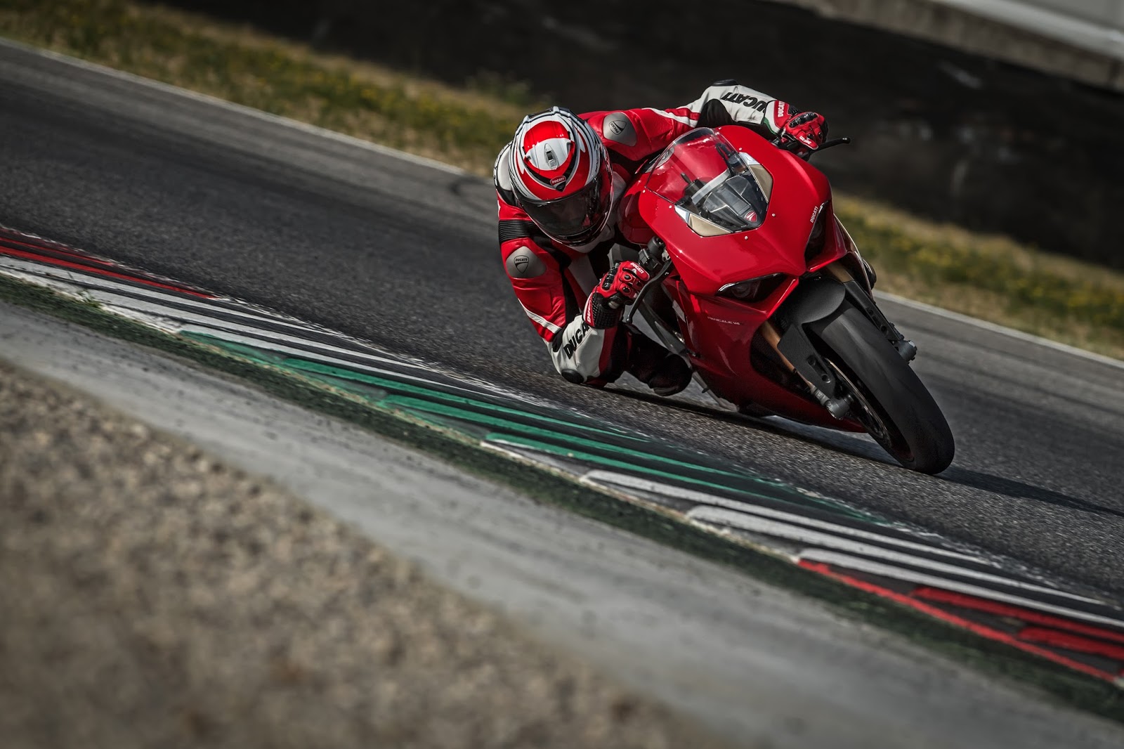 Девушка Ducati 1199 Panigale
